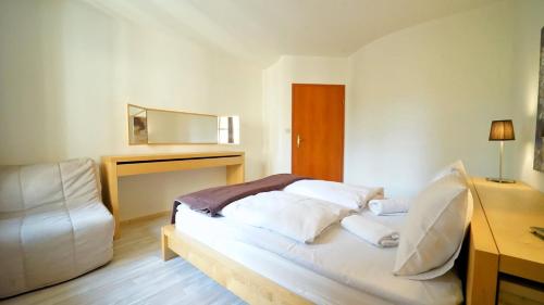 Ένα ή περισσότερα κρεβάτια σε δωμάτιο στο Apartamenty Every Sky Nadrzeczna 2B