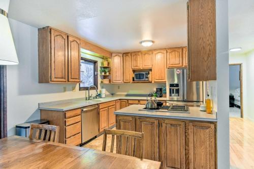 cocina con armarios de madera y encimera en Pet Friendly West Anchorage Home Near Airport! en Anchorage