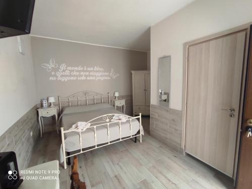 a bedroom with a bed with a sign on the wall at Re Sole Resort&Spa in Grottaglie