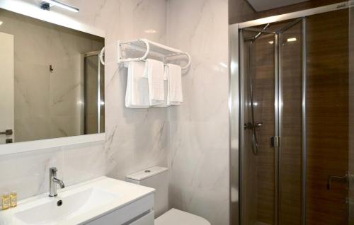 Lux'Otel City Lodge tesisinde bir banyo