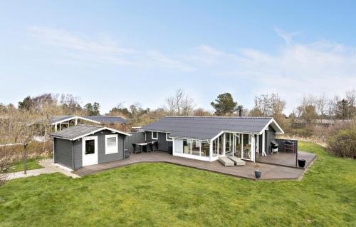 Το κτήριο όπου στεγάζεται  η παραθεριστική κατοικία