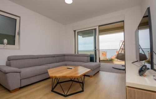 a living room with a couch and a table at 1 Bedroom Beautiful Apartment In Tucepi in Tučepi