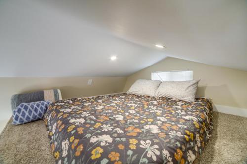 מיטה או מיטות בחדר ב-Pocatello Vacation Rental with Mountain Views!