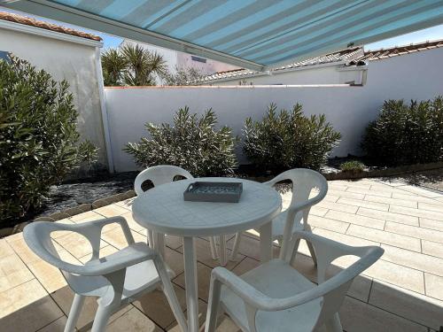 Studio Mezzanine à 200m du Port et de la Plage, Cour Privative, Parfait pour 3 Personnes - FR-1-224B-564