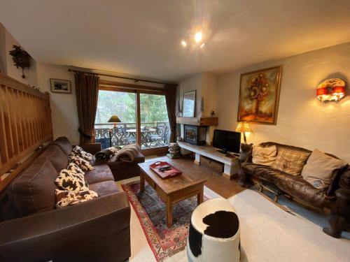 Charmant Duplex 3 Chambres avec Cheminée, Balcons et Piscine - Proche Centre Megève - FR-1-453-42