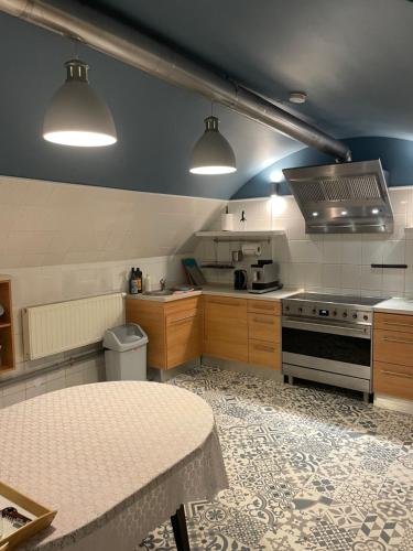 a kitchen with a stove and a table in it at Dom Pugetów in Kraków
