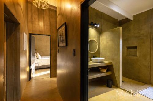 Koupelna v ubytování Mamdo Bush House