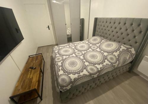 Llit o llits en una habitació de Chambre dans duplex - Paris 12