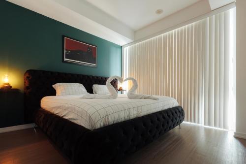 Tempat tidur dalam kamar di Luxury Condo w/Fascinating View&Free Parking