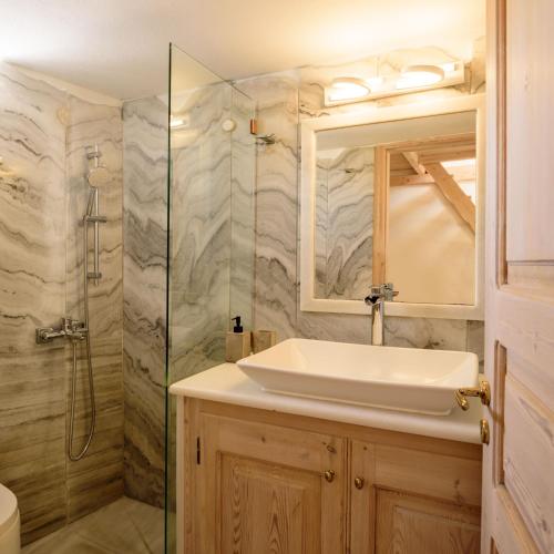 a bathroom with a sink and a shower at MyBoZer Hotel Kallisto in Imerovigli