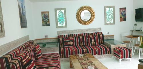 a living room with two chairs and a table at Didon Manar in Tunis