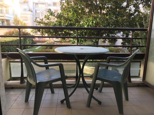 Studio avec balcon sur jardin et parking privé