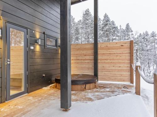 Το Holiday Home Villa paadari by Interhome τον χειμώνα