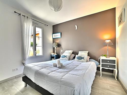 Ένα ή περισσότερα κρεβάτια σε δωμάτιο στο Holiday Home Le Mimosa by Interhome