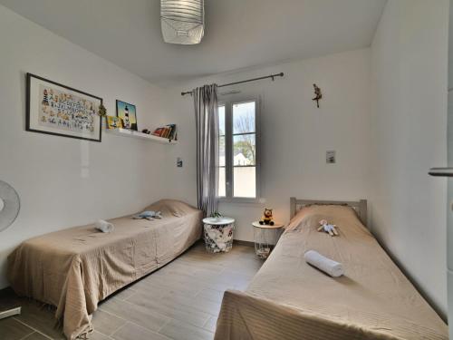 Ένα ή περισσότερα κρεβάτια σε δωμάτιο στο Holiday Home Le Mimosa by Interhome