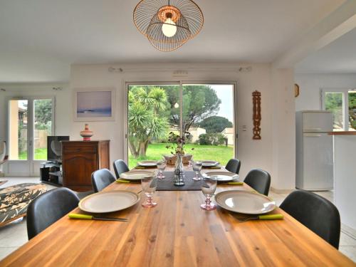 Ruang duduk di Holiday Home beaurepaire by Interhome