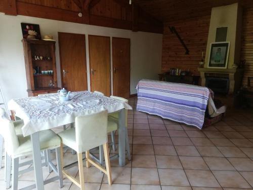 Postel nebo postele na pokoji v ubytování Chez Paulette