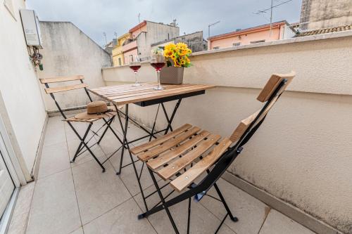 a small balcony with a table and two chairs at B&B - Le Tre Comari in Ragusa