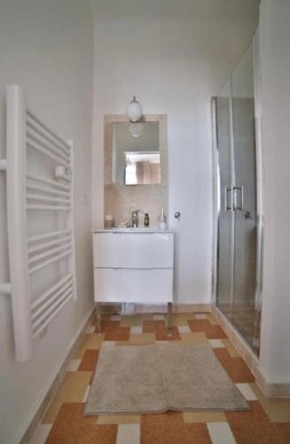 a bathroom with a sink and a mirror at La Cassiopée in Caromb