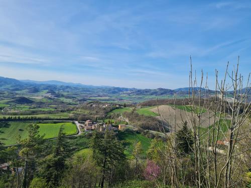 a view of a valley with houses on a hill at Casa vacanze Castello in Frontone