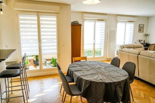 Bel appartement spacieux / Proche Arena Paris Sud