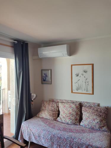 a bedroom with a bed and a window at Kione Vidalmar in Alcossebre