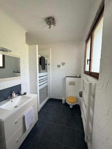 Η κουζίνα ή μικρή κουζίνα στο Bnb Castellane Chambre d'Hotes B&B