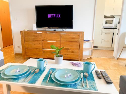 Bright Apartment with Balcony near Messe - Special BLUE TIGER Apartment, Basel, up to 4 guests