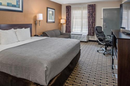 a hotel room with a large bed and a desk at Quality Inn Kingsland in Kingsland