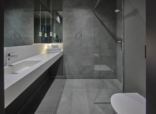 Kupatilo u objektu Zleep Hotel Lausanne-Chavannes NEW OPENING