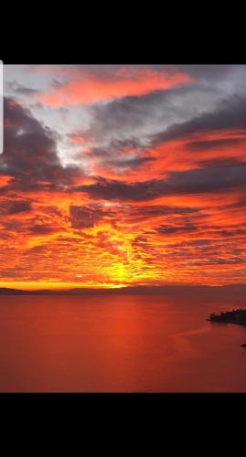 Alba o tramonto visti dall'interno dell'appartamento o dai dintorni