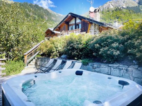 Spacieux Chalet 19pers, Piscine, Jacuzzi, Sauna & Salle de Jeux