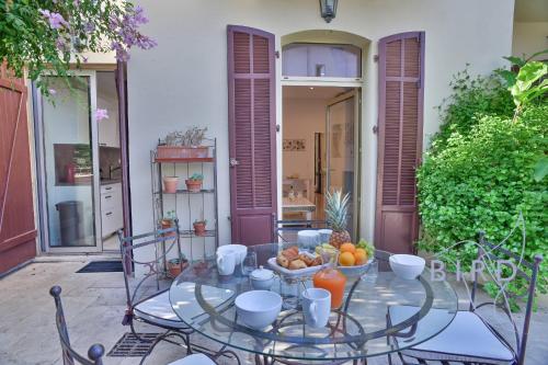 heart of Golfe-Juan ideal for those without car