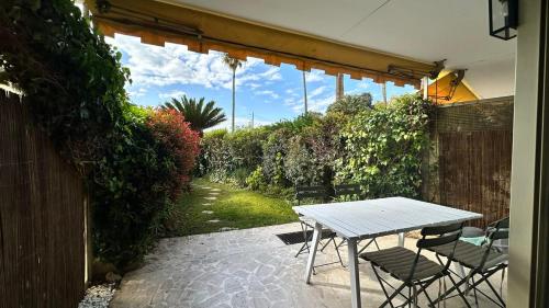 A050-Studio avec jardin prive Cannes pres de la plage