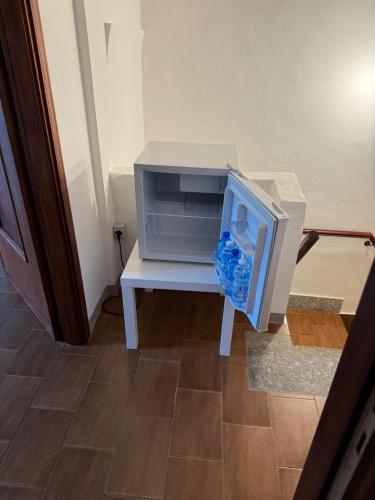 a small white table with a microwave in a room at La vecchia Cascina Rossa in Fubine