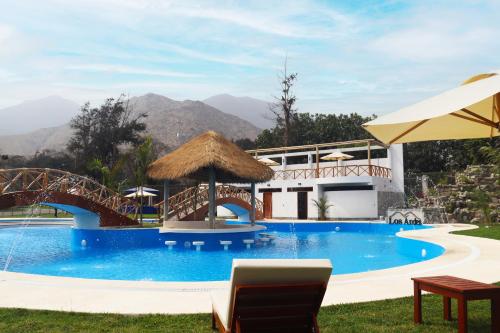 a pool at a resort with mountains in the background at Los Andes - Restaurant & Bungalows in Cieneguilla
