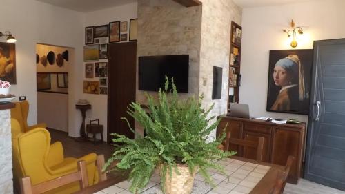 Una televisión o centro de entretenimiento en BeB Nonno Baffo