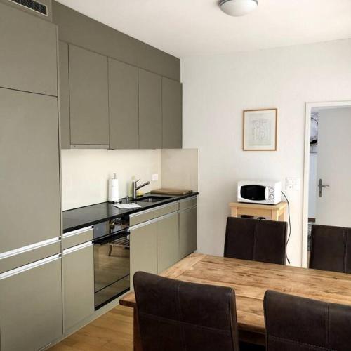 Foto Nice 1BR flat - city center with balcony - West3 4