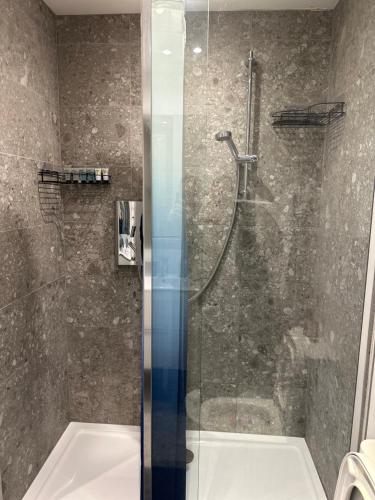 Ένα μπάνιο στο Tranquil Retreat: Modern Flat in Maidenhead