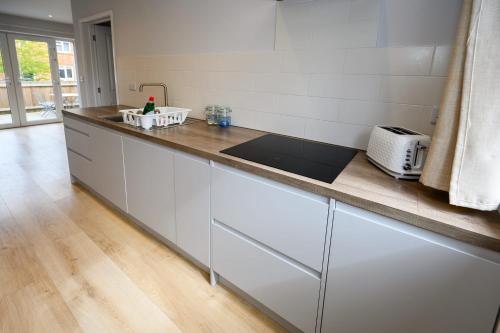 Dings House With FREE Parking In Super Central South West City Location By STAE-Homes photo 15