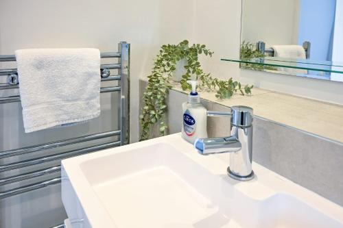 Dings House With FREE Parking In Super Central South West City Location By STAE-Homes photo 26
