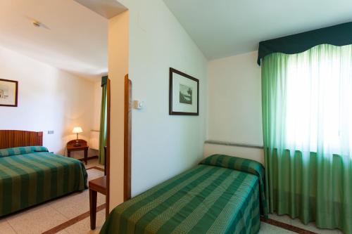 A bed or beds in a room at Hotel Villa d'Amato