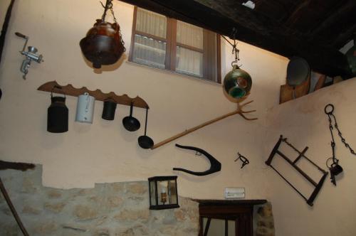 a room with various items on the wall of a building at Apartamentos Rurales Tía Josefa in Tornavacas