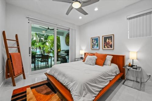 a bedroom with a large bed and a balcony at Casa del Sol in Fort Lauderdale