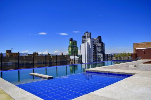 a swimming pool on the roof of a building at Apartamentos Weeki en Chapinero in Bogotá