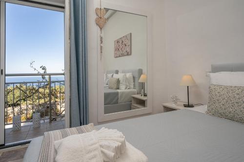 Letto o letti in una camera di Louiza - Luxury Stone Villa