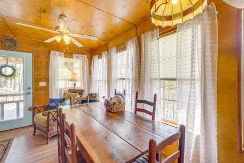 Gambar di galeri bagi Lakefront Delta Cabin Rental with Boat Dock and Deck! di Delta