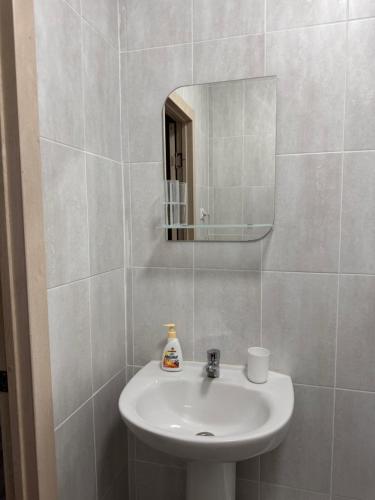 a bathroom with a sink and a mirror at 2-комнатная квартира посуточно, почасово in Kostanay