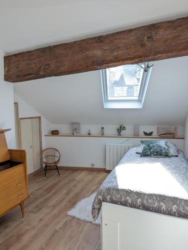 Lumineux appartement sous les toits à Pey Berland