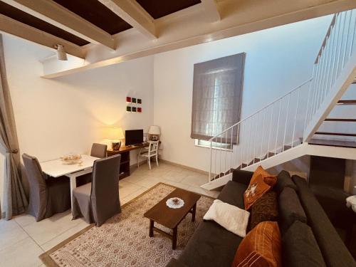 a living room with a couch and a table at Casa Cara in Birgu